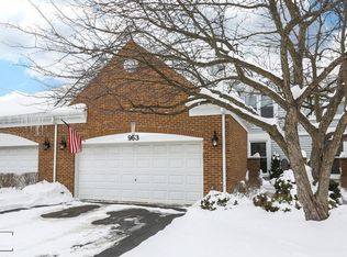 963 Heathrow Ln, Naperville, IL 60540