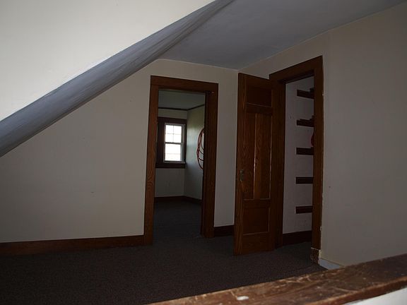5th image of 506 Mount Hope Ave