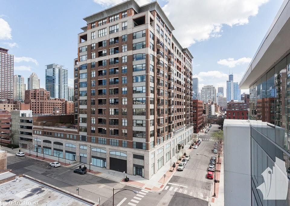 1st image of 858 N Franklin St #412