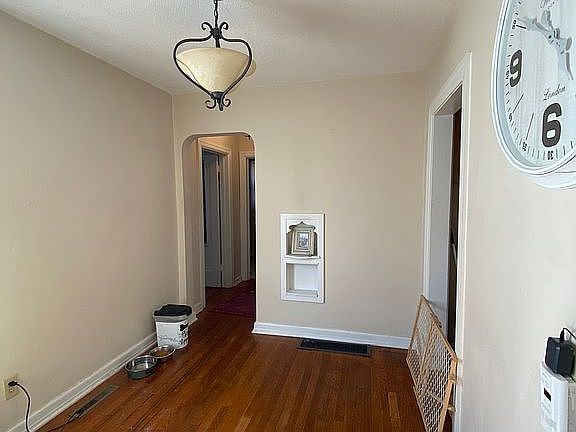 4th image of 3419 Linden St