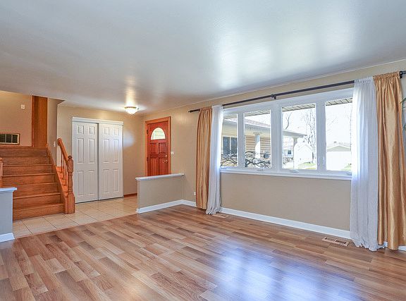 2nd image of 501 Janine Ln