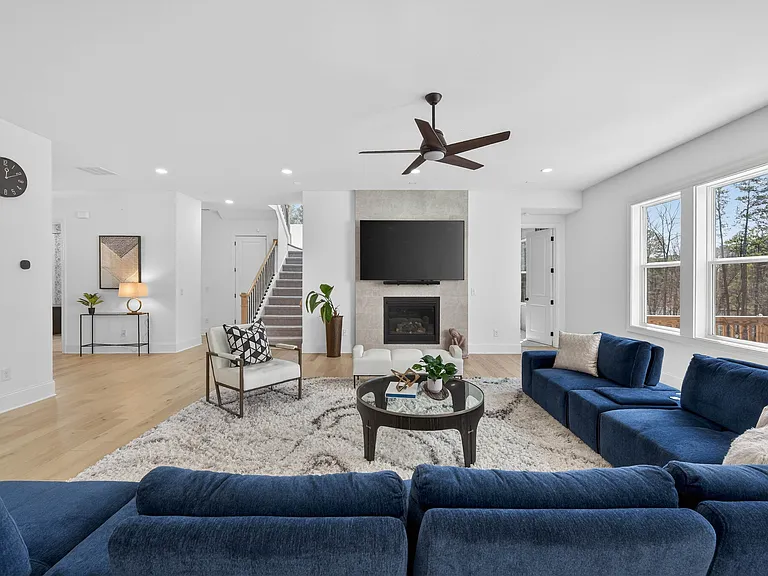 512 Cedar Crest Cir — Photo 14