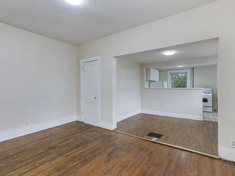 Abh - 2111 A/B/C/D Belmont — Photo 10