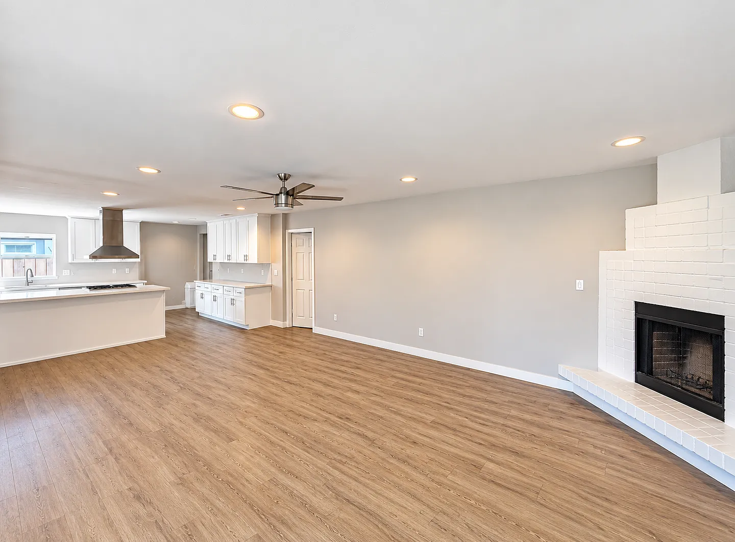 5606-5608 Mary Lane Dr. — Photo 3