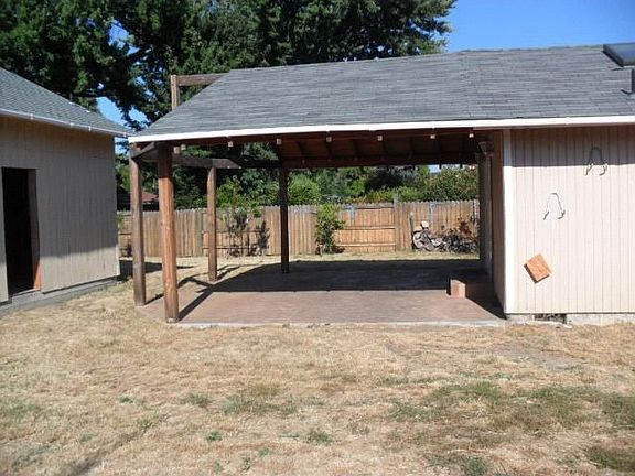 4th image of 2496 Thorn Oak Dr