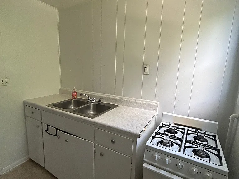 1575 Wealthy St SE #4 — Photo 3