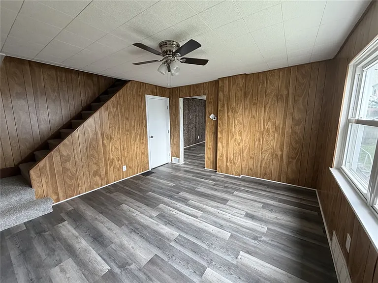 1154 Eisenhower Dr — Photo 9
