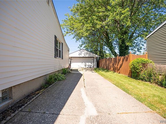 5th image of 160 Frederick Rd