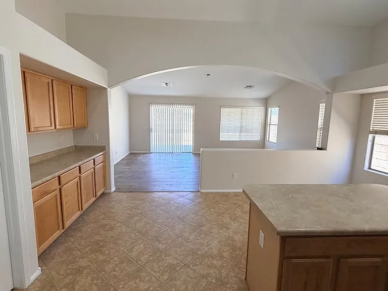 42376 W Chisholm Dr — Photo 8