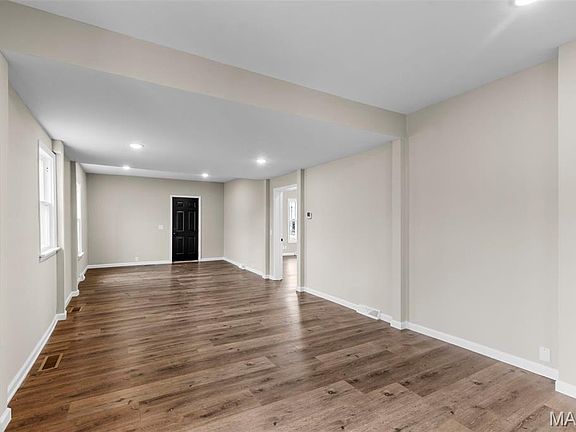 4th image of 404 E Center St
