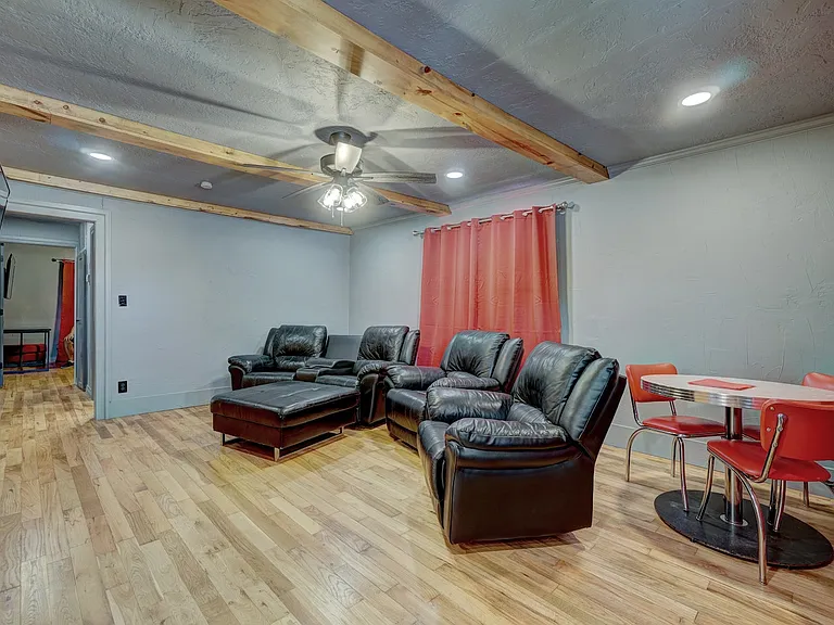212 E Lindsey St — Photo 9