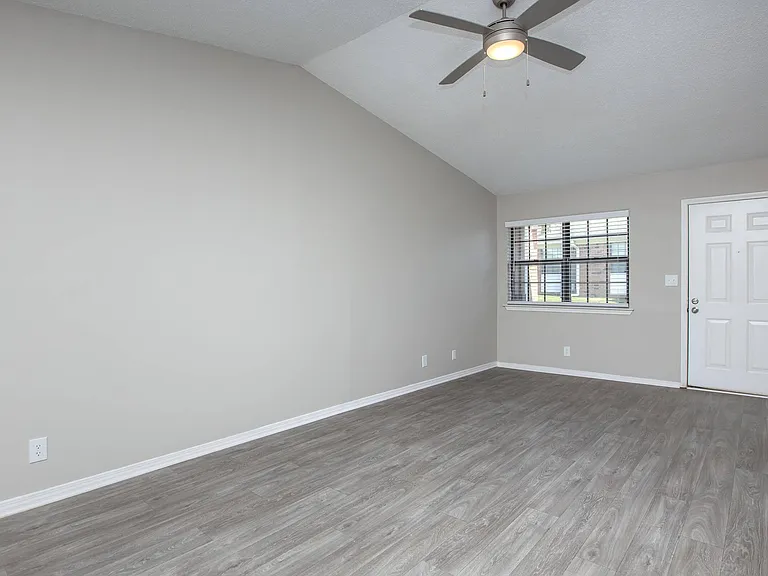 Summerfield Apartments — Photo 12