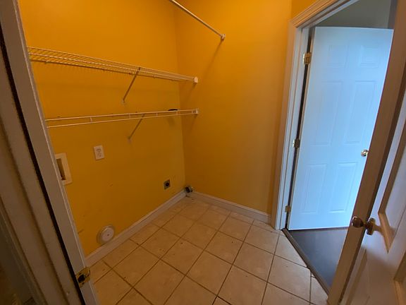 3rd image of 245 Fairview Cir
