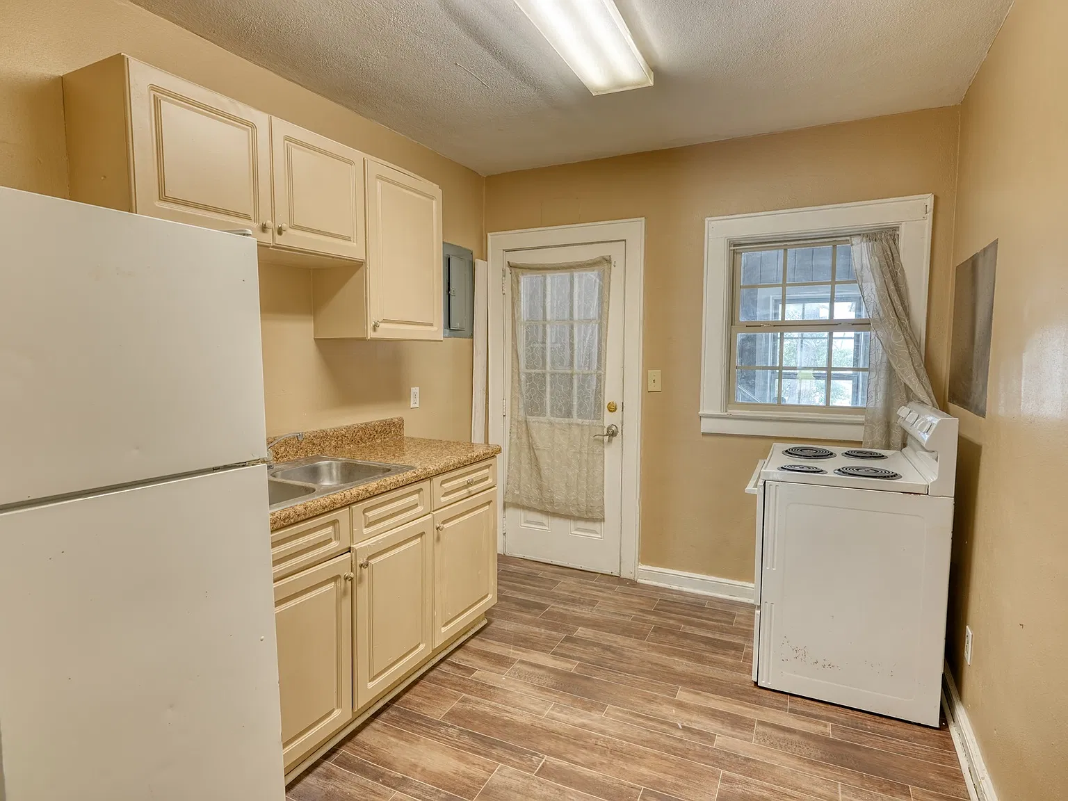 2 bed, 1000 sqft, $950 — Photo 2