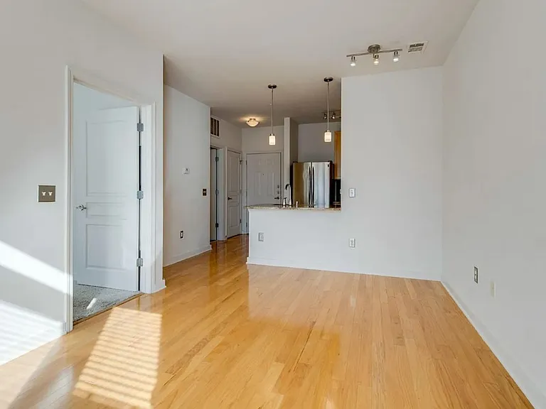 3000 Vanderbilt Pl #324 — Photo 11
