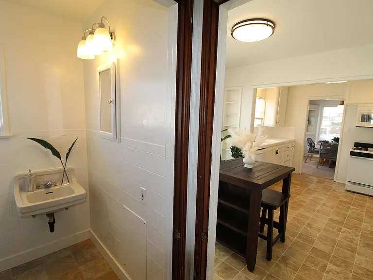 Charming Midtown Ventura Home- 3 Bedroom + 1.75 Bath — Photo 1