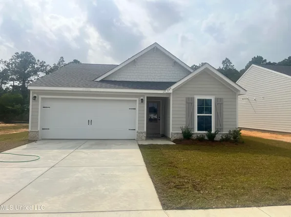 209 Savannah Gardens Rd, Ocean Springs, MS 39564