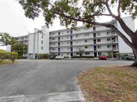 8720 N Sherman Cir, Hollywood, FL
