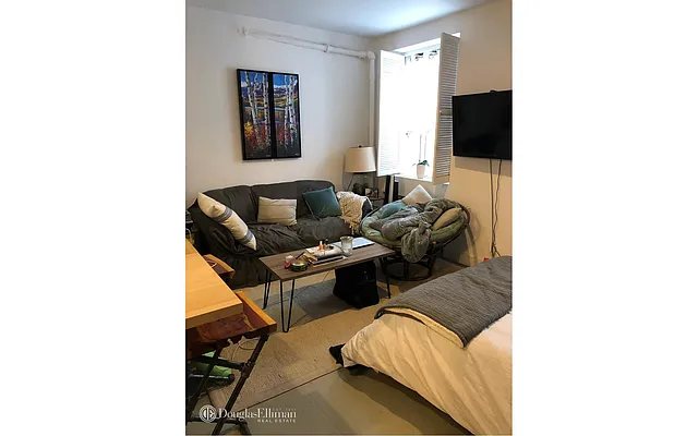 Rented by Douglas Elliman | media 16