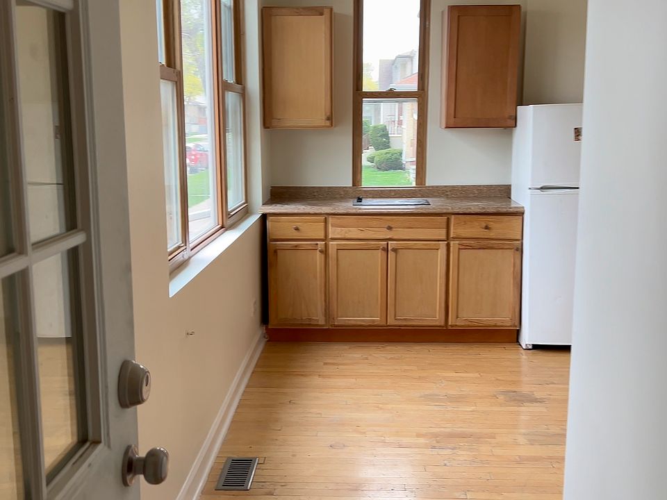 1st image of 2728 N Mulligan Ave #1F