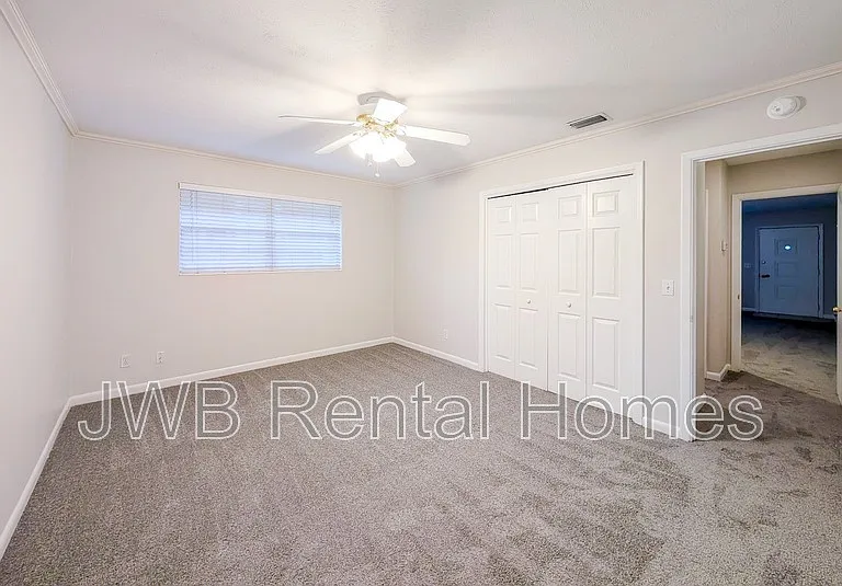 2725 Herschel St — Photo 8