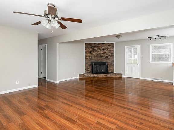 5th image of 109 Loch Lomond Dr