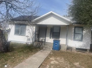 319 Palm Rd, Refugio, TX 78377