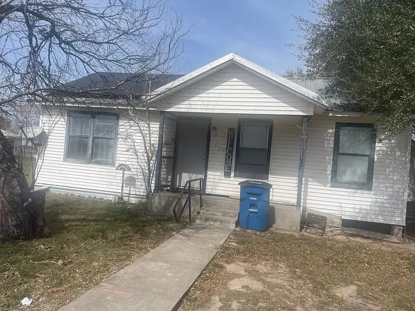 319 Palm Rd, Refugio, TX 78377