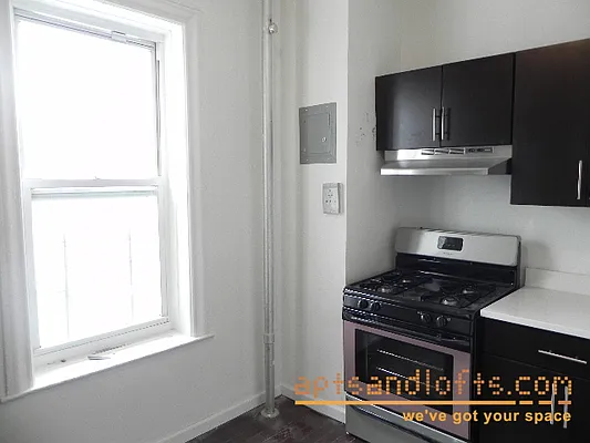 Rented by aptsandlofts.com | media 27