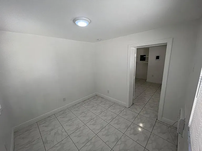 1935 SW 2nd St #3 — Photo 5