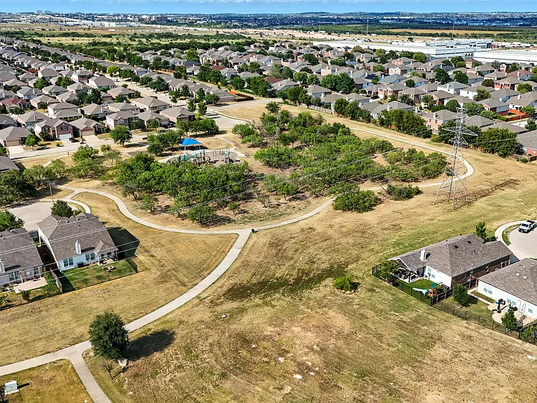 8101 Kurgan Trl — Photo 38
