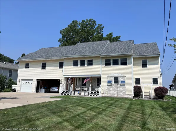 39883 Duluth St, Harrison Township, MI 48045