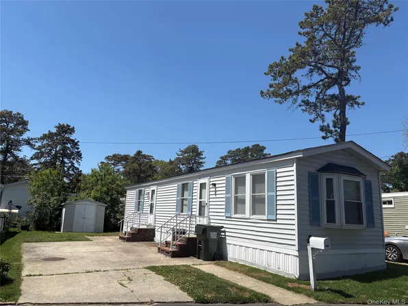525/B11 Riverleigh Avenue #B11, Riverhead, NY 11901