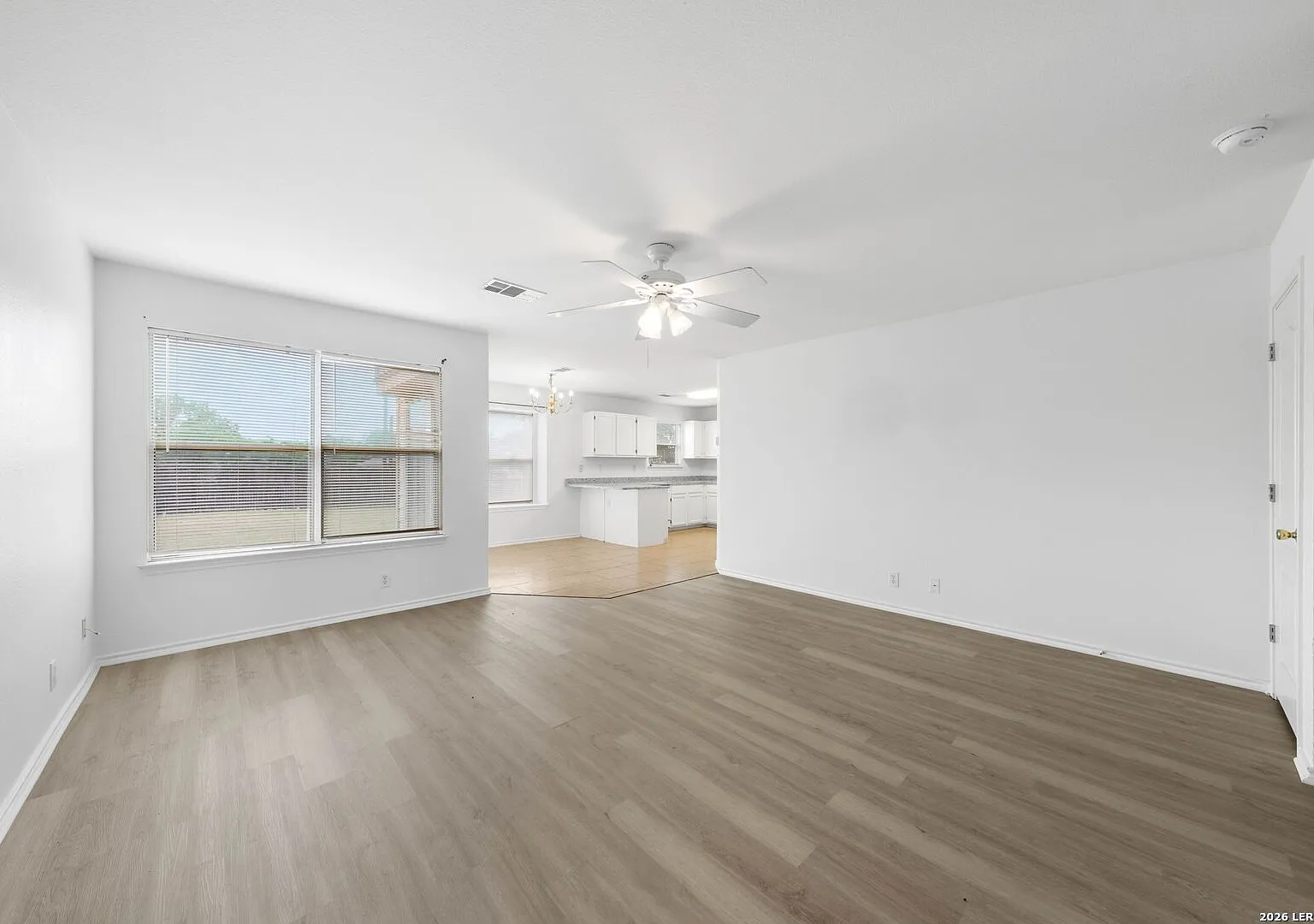 3 bed, 2.5 bath, 1704 sqft, $1,595 — Photo 3