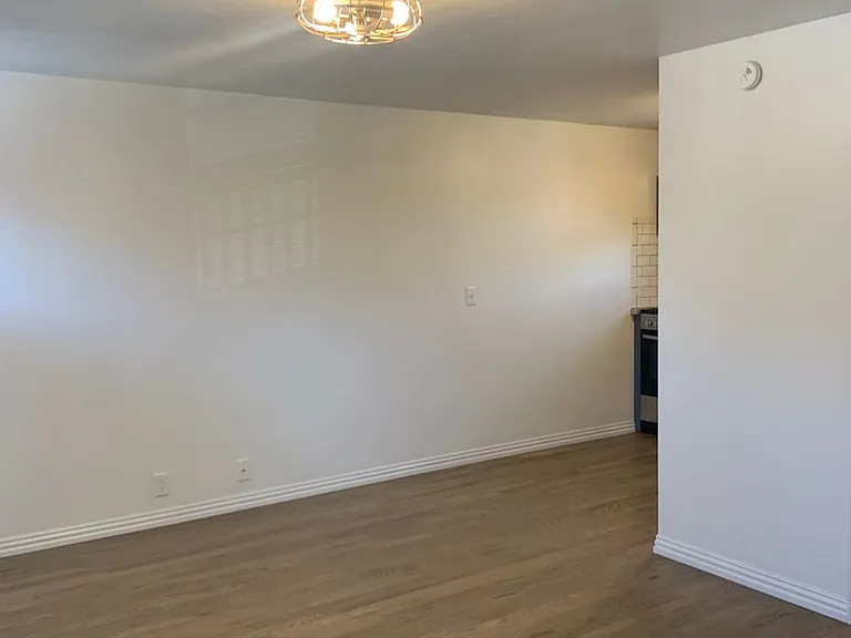Windsor Court Apartments — Photo 15