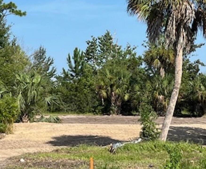 1st image of 608 Plantation Dr