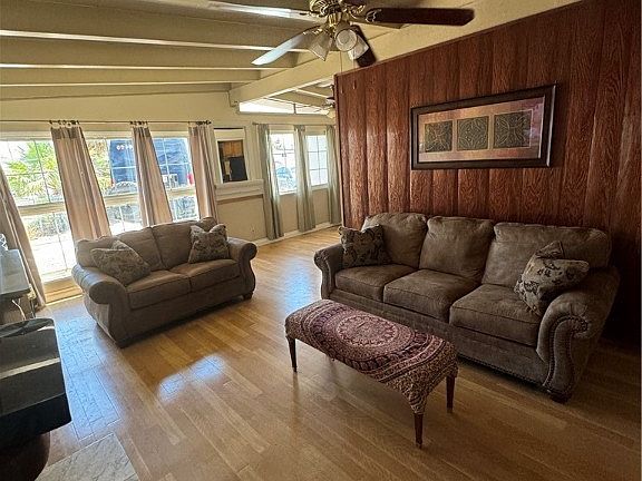 3rd image of 216 Wisteria Ave