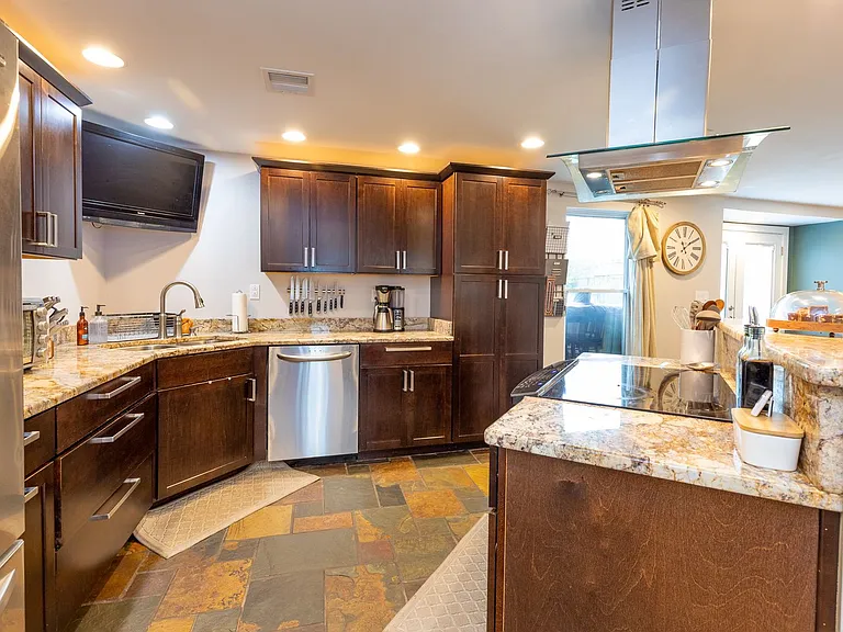 1025 Gauguin Dr — Photo 2