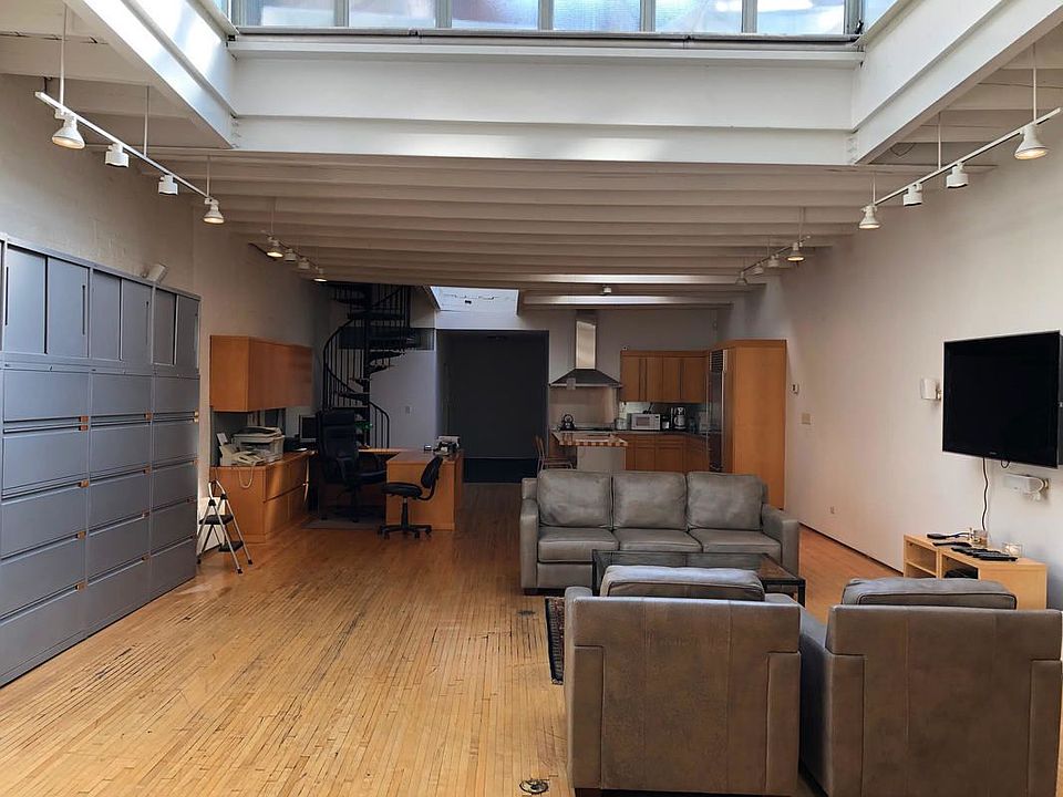 1st image of 138 W 18th St #2