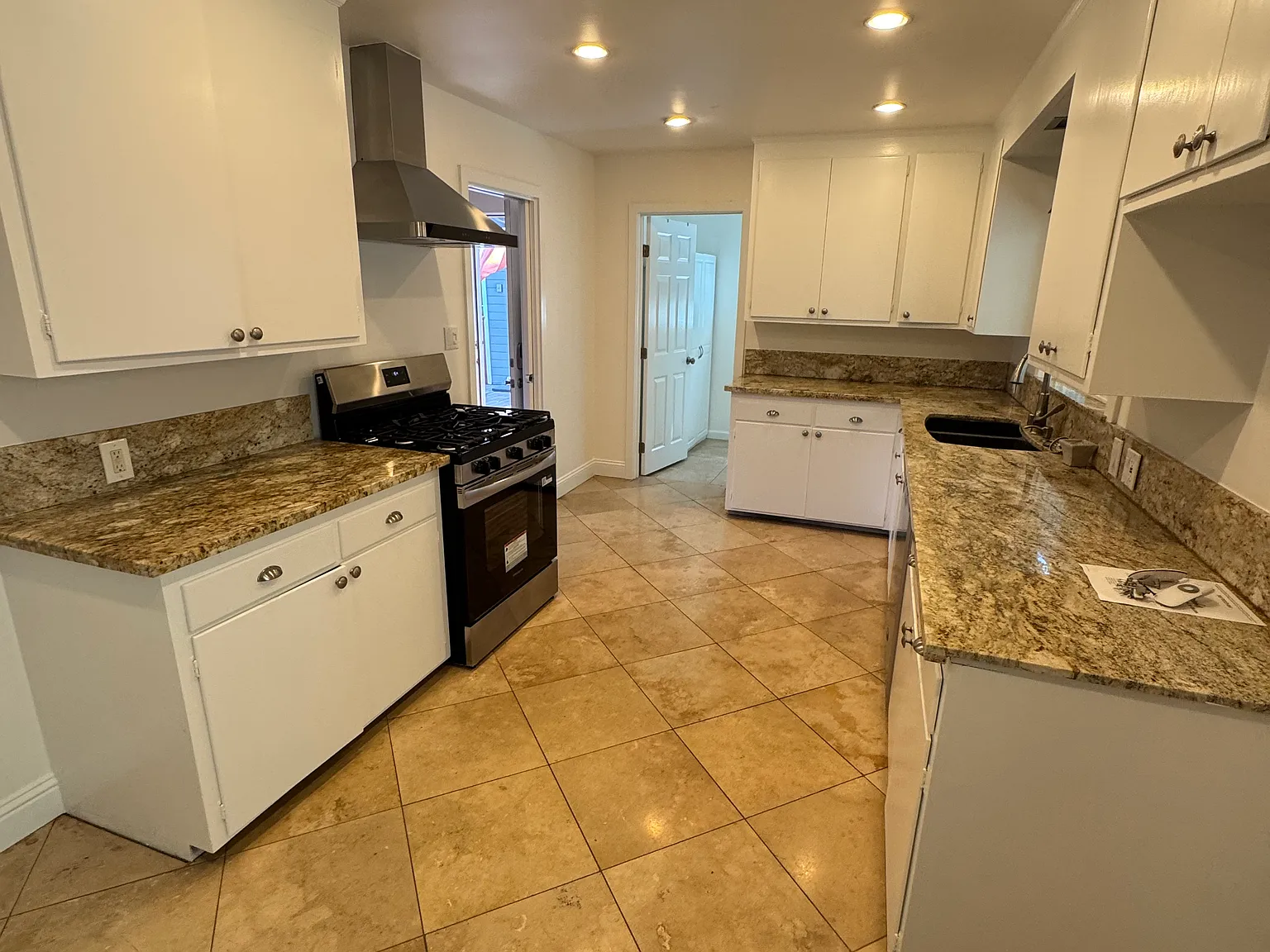 2 bed, 1358 sqft, $3,000 — Photo 2