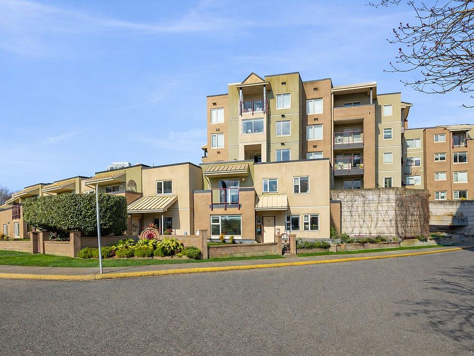 1st image of 33 Songhees Rd #10