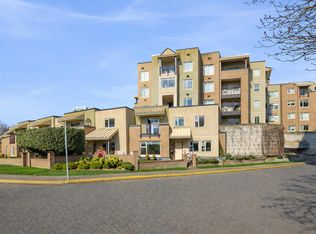 33 Songhees Rd #10, Victoria, BC V9A7M6