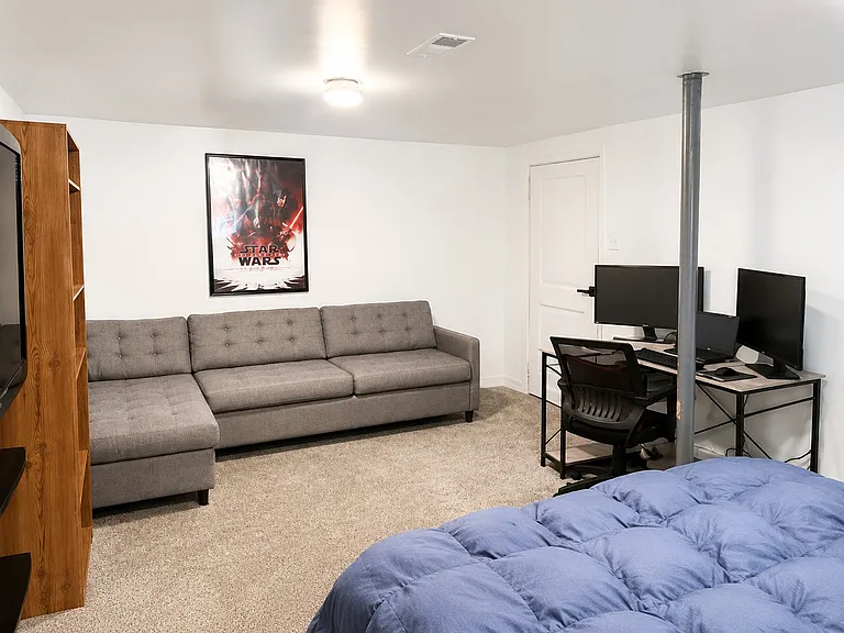 1012 James Madison Cir — Photo 4