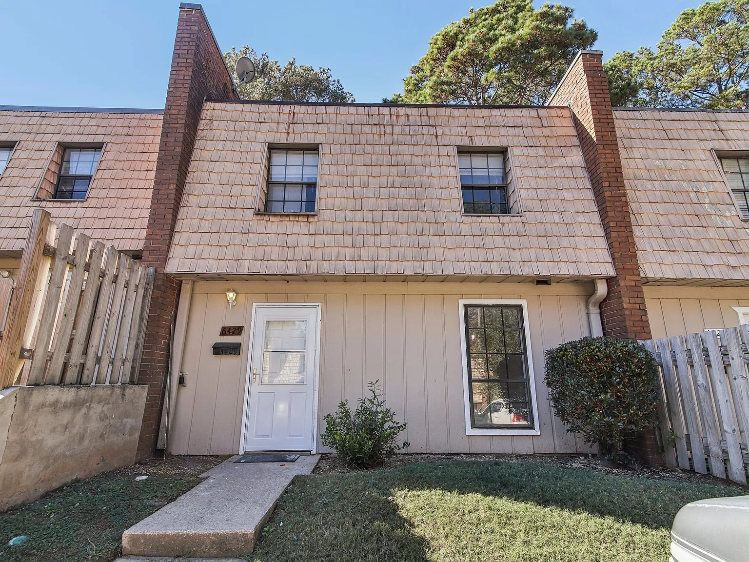 3 bed, 1.5 bath, $1,650 — Photo 1