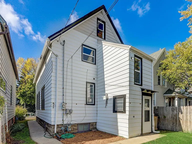 3330 N Fratney St — Photo 3