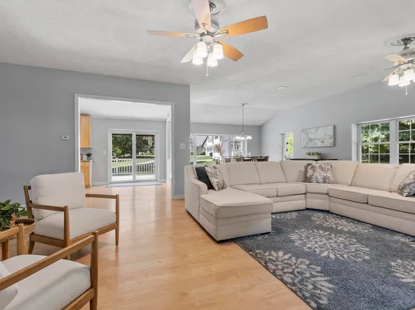 2 Reed Ln, Littleton, MA 01460