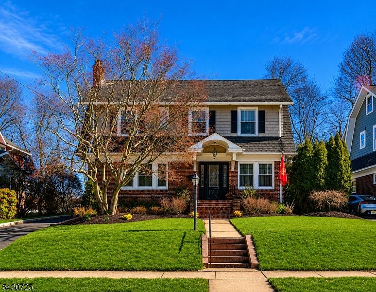 1st image of 7 Wayland Dr