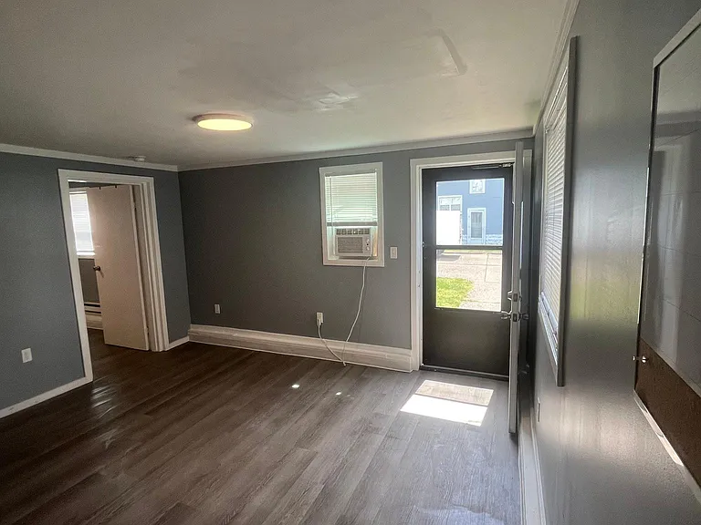 4500 Grand Central Ave #6 — Photo 4