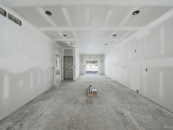 5th image of 640 South St