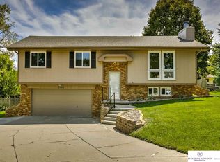 15613 Holmes Cir, Omaha, NE 68135